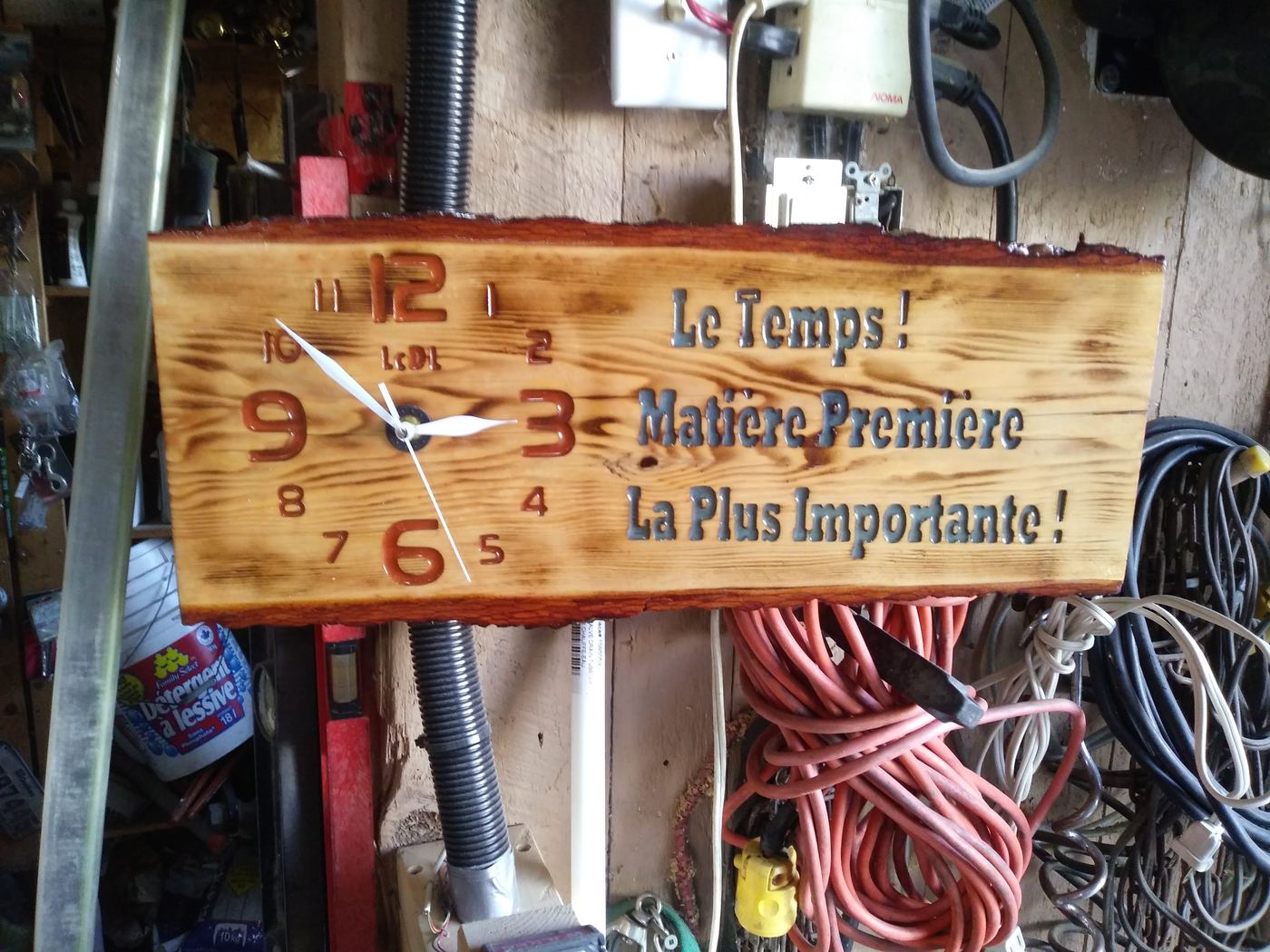 Horloge murale « Le Temps », à balancier